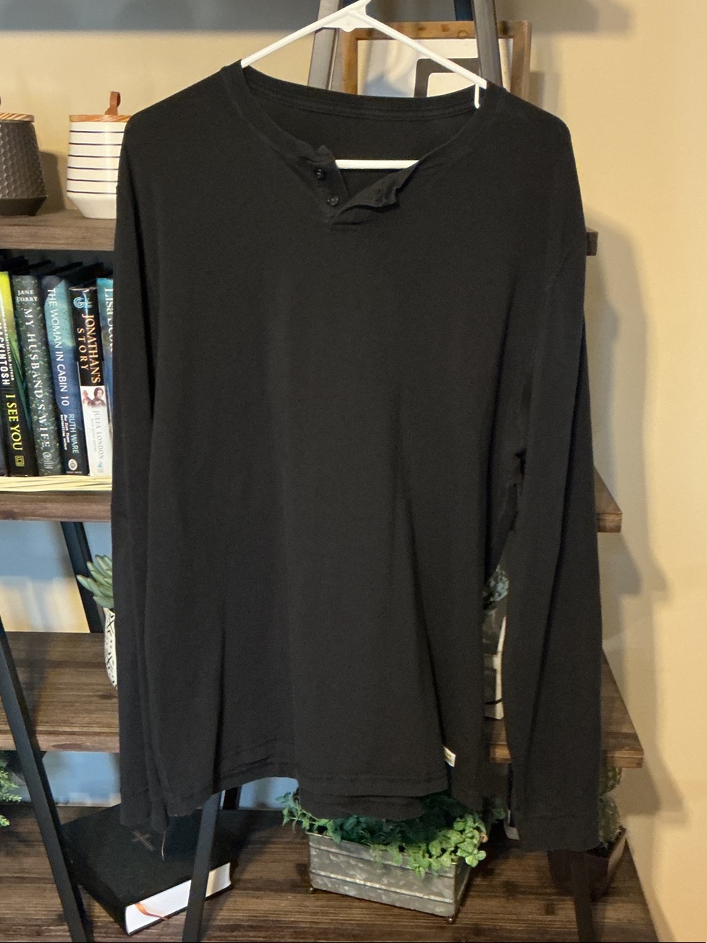 Vuori Men's Black Long-Sleeve Ever Henley Shirt